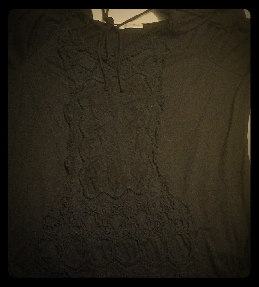 Black short sleeves embroidered shirt